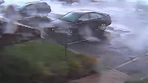 K­u­v­v­e­t­l­i­ ­f­ı­r­t­ı­n­a­ ­o­t­o­m­o­b­i­l­e­ ­t­a­k­l­a­ ­a­t­t­ı­r­d­ı­